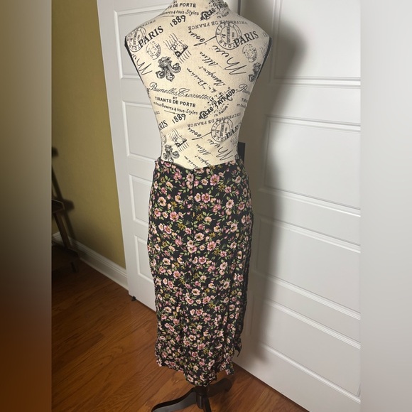 Reformation Black Floral Skirt Pink Hibiscus with Slit - Picture 8 of 8